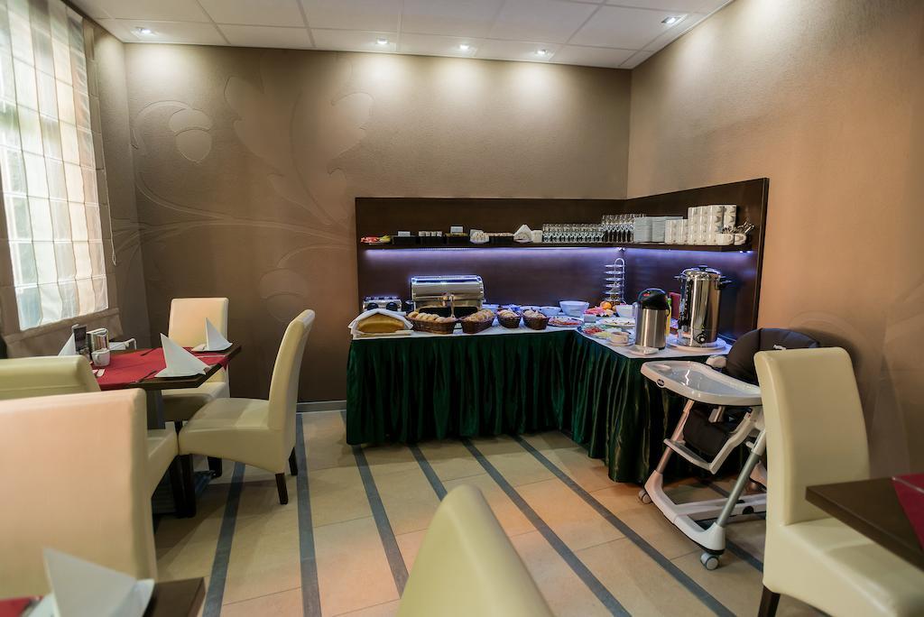 Hotel Fuerdohaz Nyíregyháza Zewnętrze zdjęcie